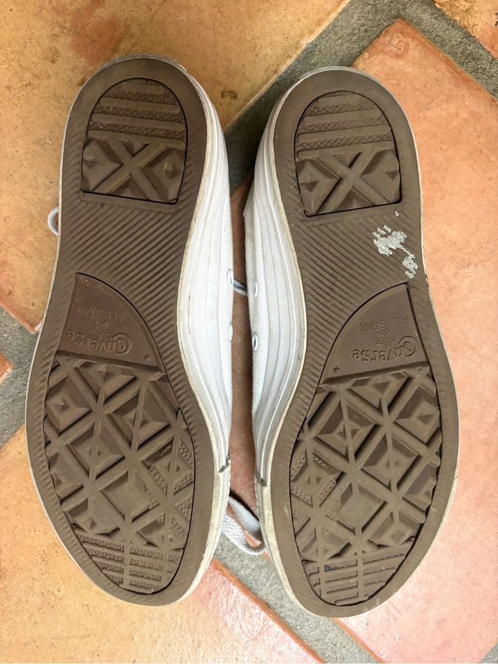 *FIXER UPPER* 3 PAIRS OF WHITE CONVERSE - Size 8 - Picture 12 of 13
